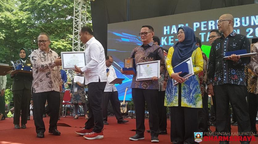 Bupati Dharmasraya Sutan Riska kembali Dapat Penghargaan Mentan